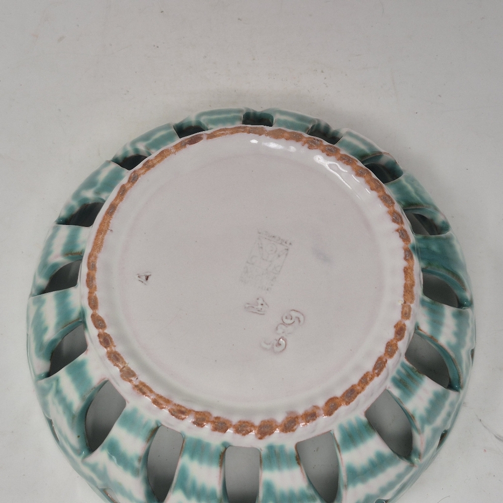 Gmundner Keramik Dizzy Green Pottery Fruit Bowl/Basket - Picture 4 of 6